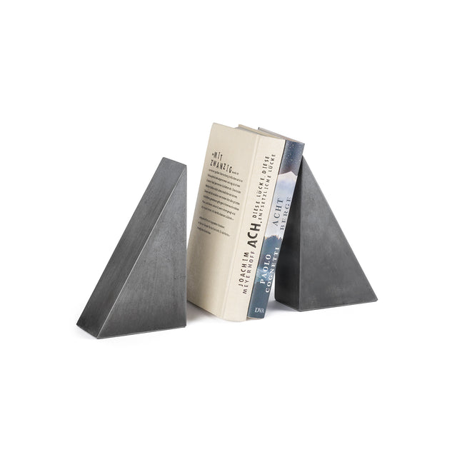 Zweier-Set Betonbuchstützen: Klare Linien und schlichtes Design machen diese Betonbuchstützen zu einem eleganten Akzent in jedem Raum.