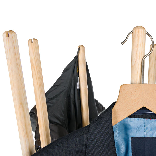Detailaufnahme der Garderobe Voila aus Beton und Eschenholz