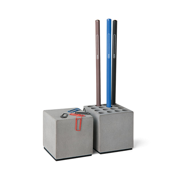 Minimalistisches Beton-Set für die Schreibtischorganisation: Stiftehalter und magnetischer Behälter für Büroklammern