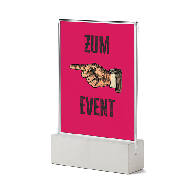 Tischaufsteller aus Beton mit Acrylglastasche und der Aufschrift zum Event