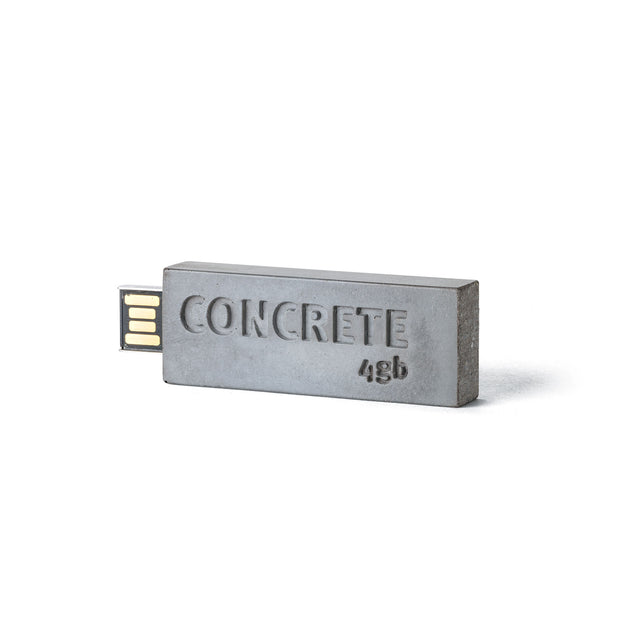 USB-Stick aus Beton, schlicht und glatt, mit der Beschriftung 'concrete'