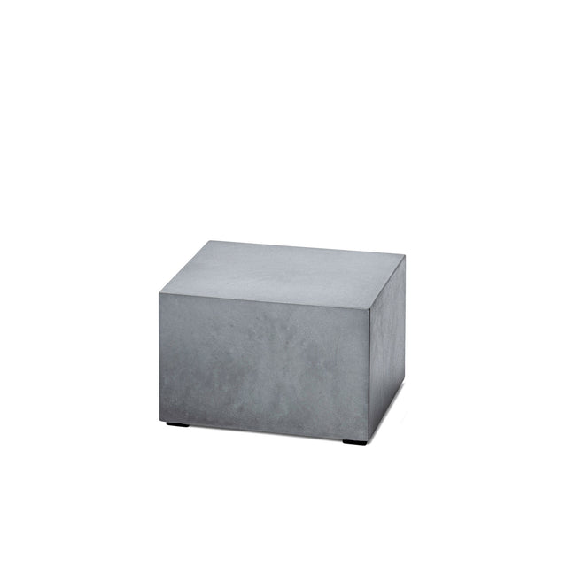 Betonsockel in der Größe von 130 mm x 130 mm x 80 mm.