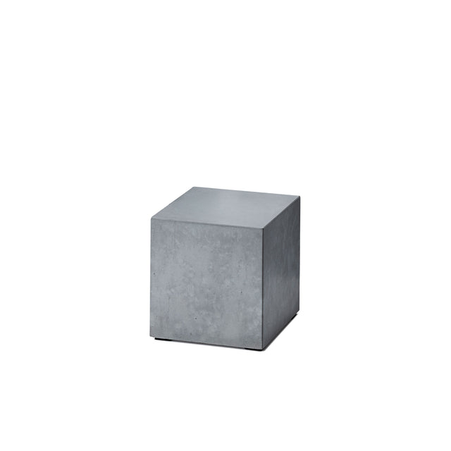Betonsockel in der Größe von 100 mm x 100 mm x 100 mm.