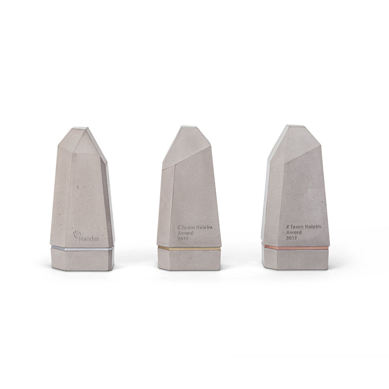 Ein individuell gestalteter Beton-Team-Award, verliehen an Holcim für ihre exzellente Teamarbeit und Leistungen