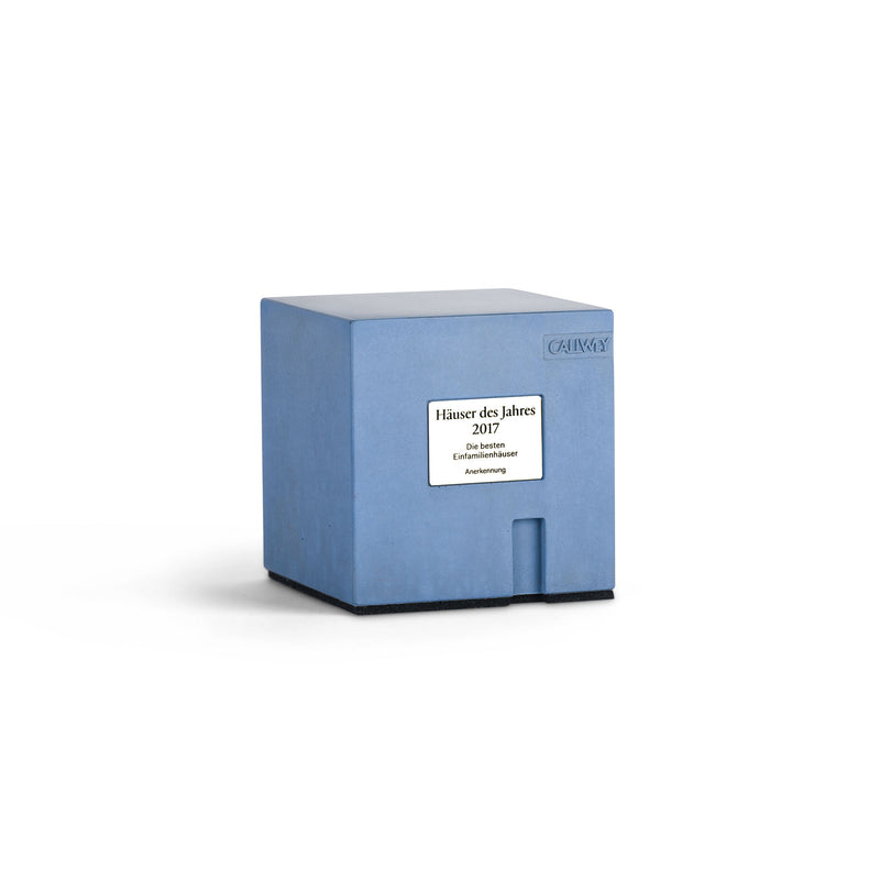 Ein einzigartiger Award aus blauem Beton in Kubusform, speziell für den Callwey Verlag gefertigt