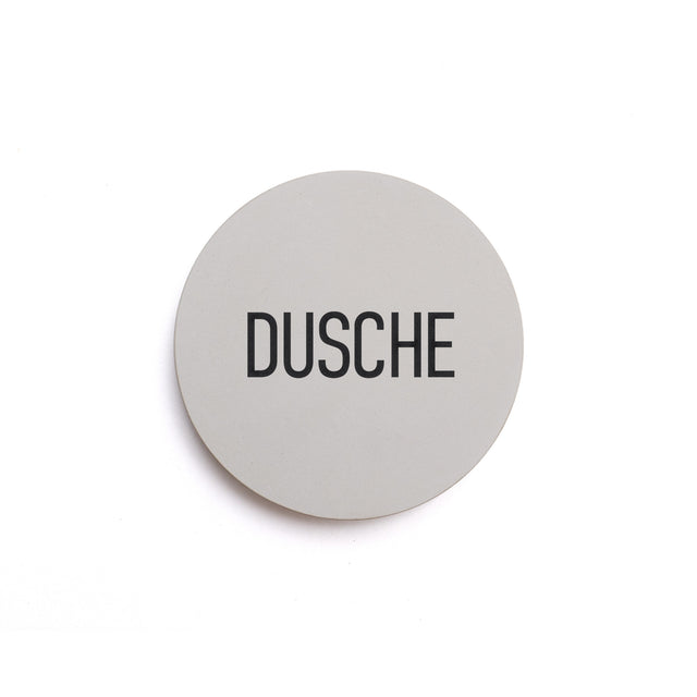 Betonhinweisschild mit dem Wort: DUSCHE